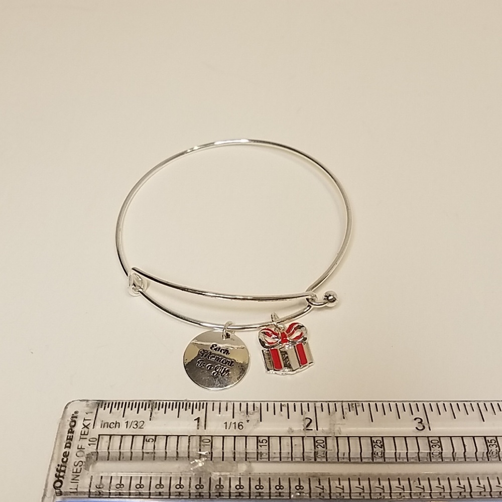 New Gift charm bracelet - Picture 2 of 3